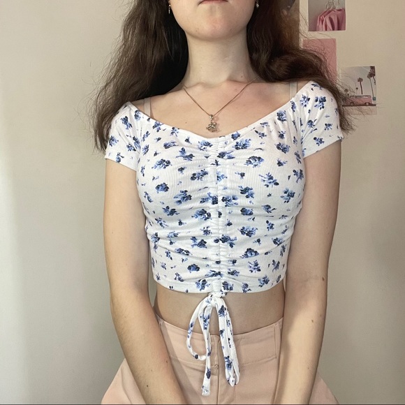 Adorable floral tie-up crop